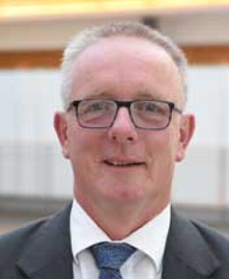 Portraitfoto von Dr. Malte Zimmer