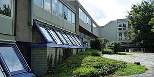 Bild zeigt Goldschmiedeschule mit Uhrmacherschule Pforzheim
