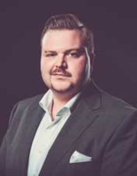 Portraitfoto von Lukas Hanstein