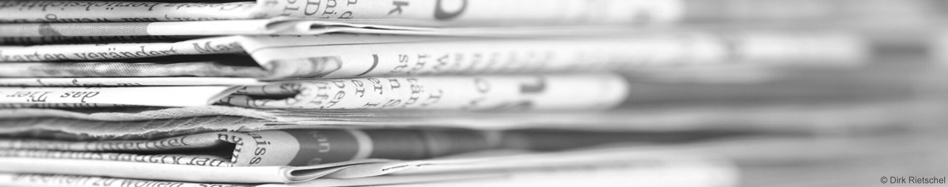 Headerbild Zeitungsstapel