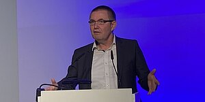 Als neuer Vorsitzender des ZVO eröffnete Jörg Püttbach erstmals die ZVO- Oberflächentage.