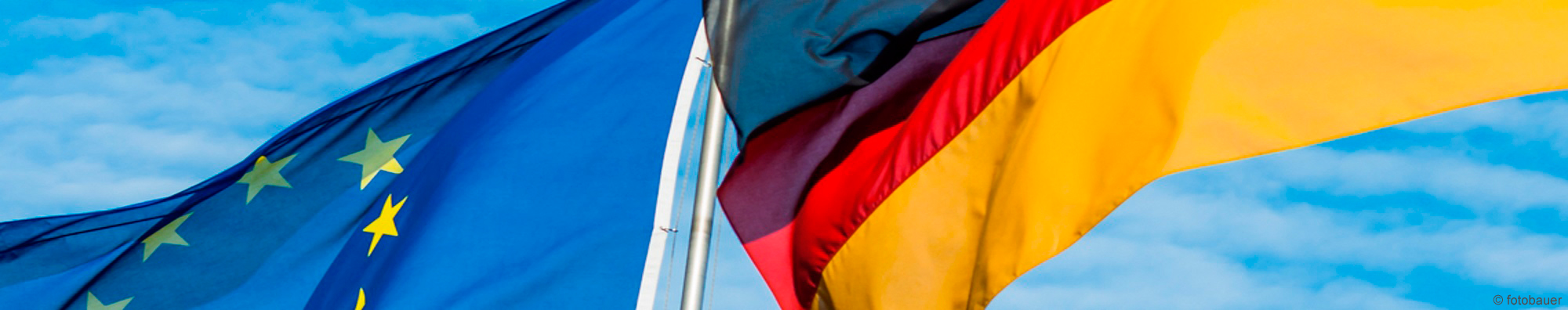 Deutschlandfahne und Europaflagge
